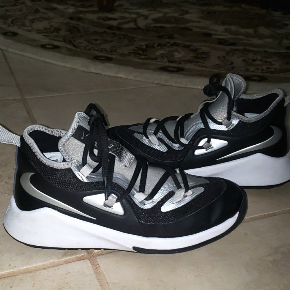 Nike Future Court 2 Big boy Sneaker